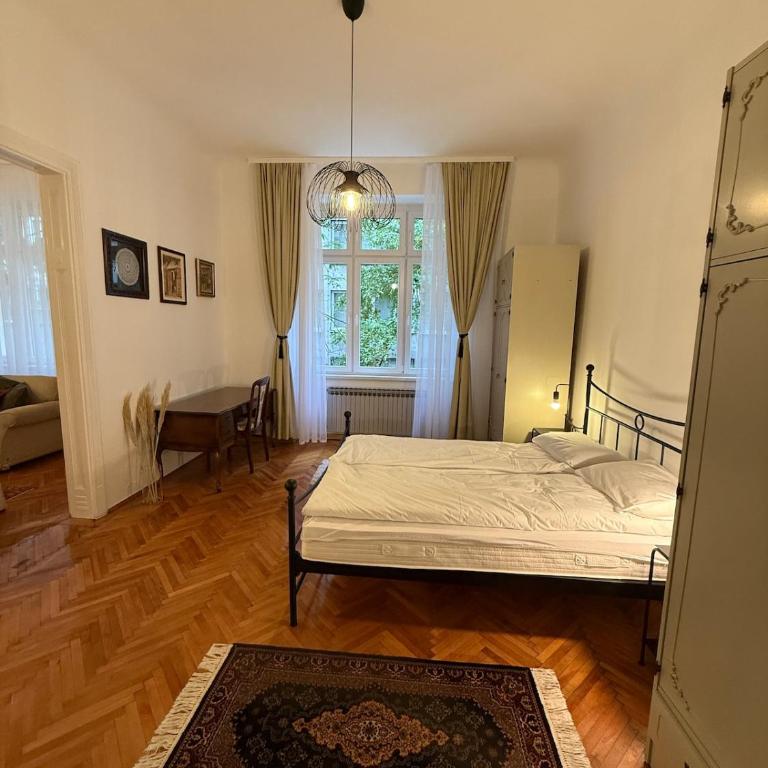 Maison 117 - Spacious City-Center Apartment - Three-Bedroom Apartment - 9
