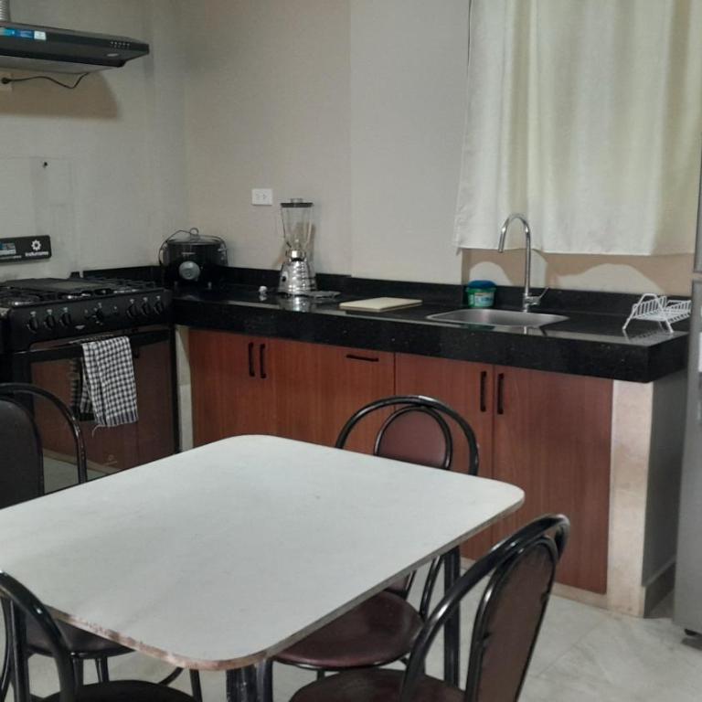 Departamento Amplio - Apartamento de 2 dormitorios - 3