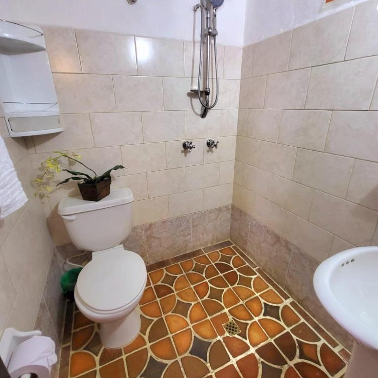 AQUI ESTOY BIEN - Habitación con cama extragrande y vistas a la montaña - 7