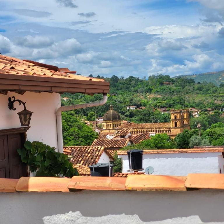AQUI ESTOY BIEN - Habitación Cuádruple con vistas a la montaña - 5