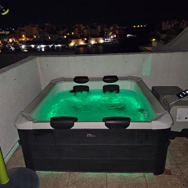 Nautica bulles jacuzzi privatif vue lac marin - Apartment mit 1 Schlafzimmer und Seeblick - 11
