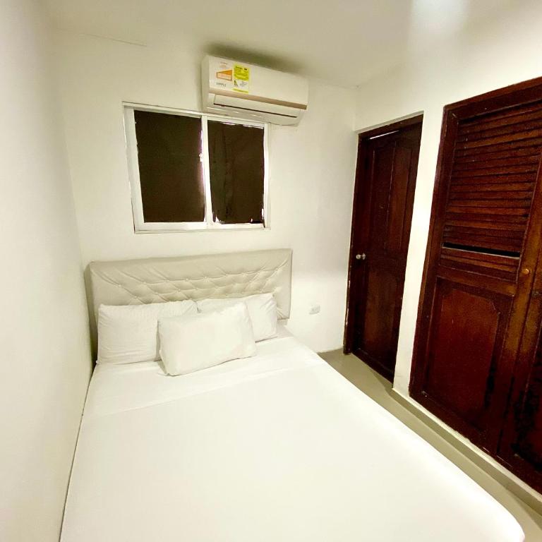 Hotel Casa Lopez - Cartagena - Apartment with Balcony - 9