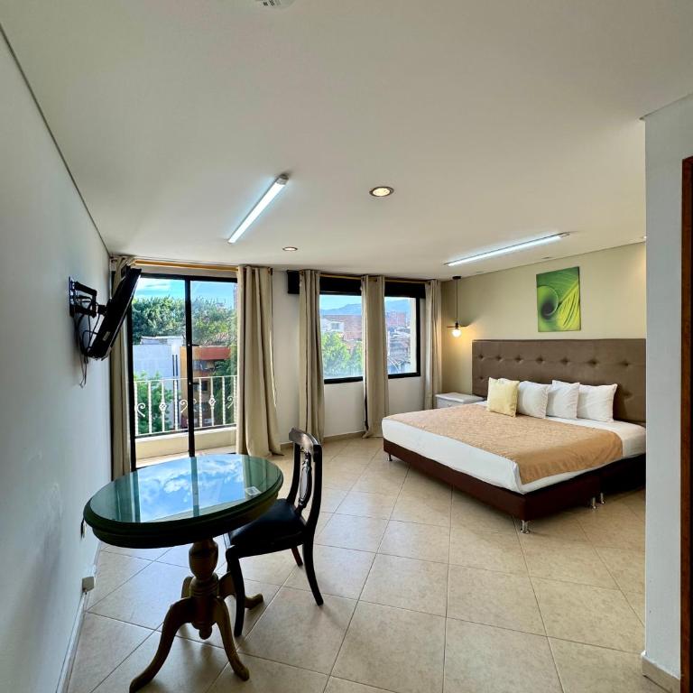 Hotel Prince Plaza - Laureles Estadio - Suite with City View - 1