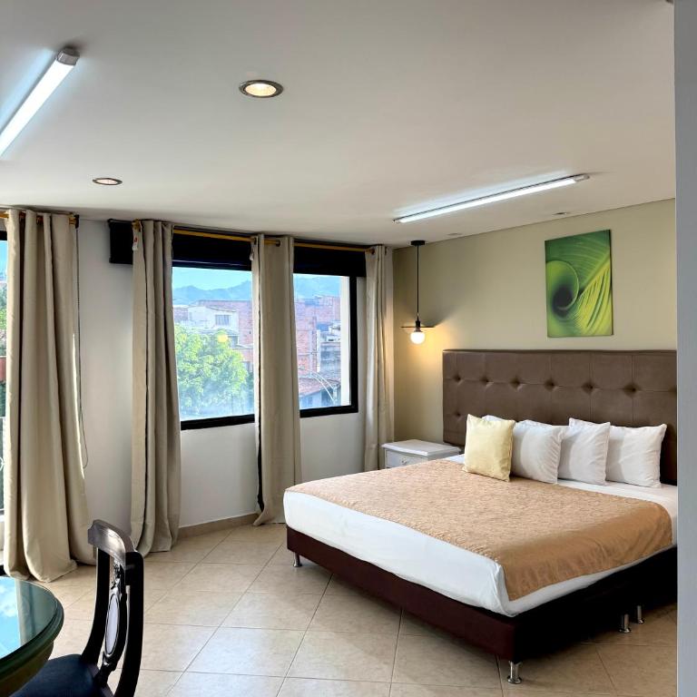 Hotel Prince Plaza - Suite con vistas a la ciudad - 2