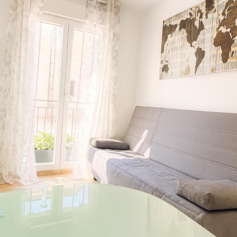 ESTRENO!! Junto a Catedral con Garaje Gratis by DomusHome - Two-Bedroom Apartment with Balcony - 3