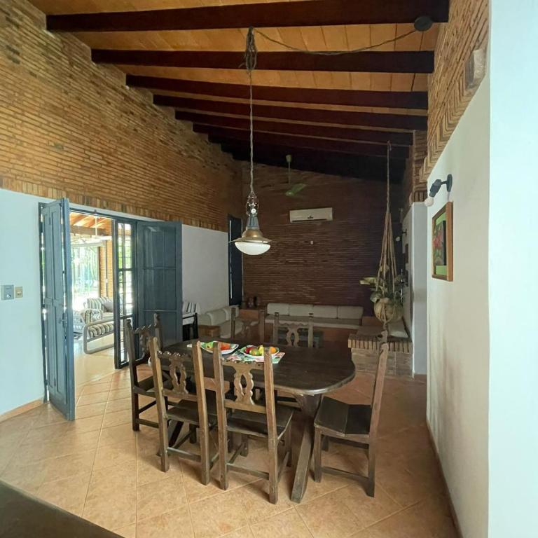 Casa con amplio patio y piscina - Vacation Home - 3