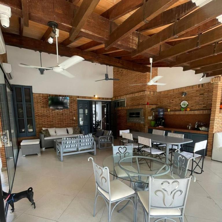Casa con amplio patio y piscina - Vacation Home - 7