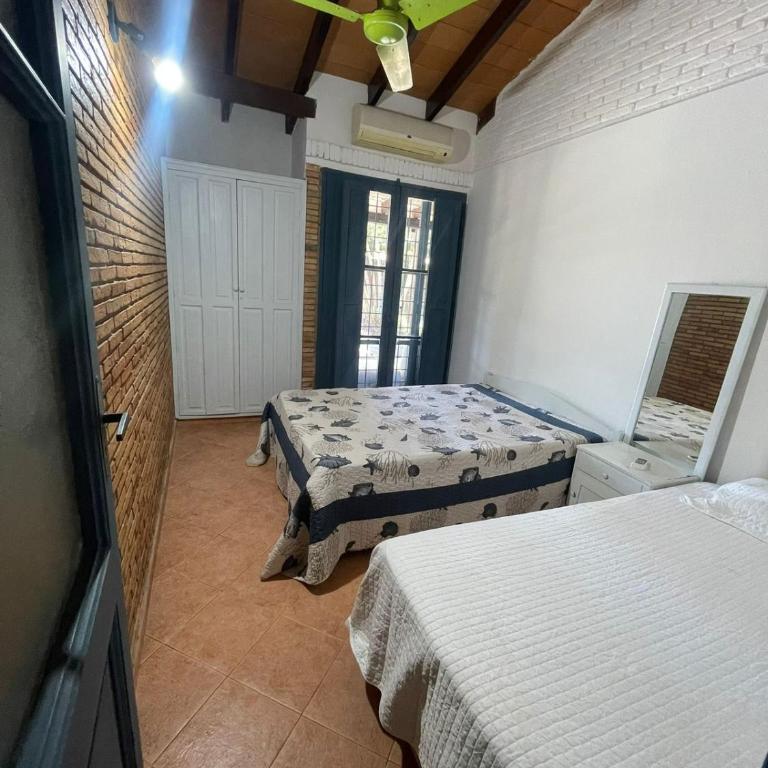 Casa con amplio patio y piscina - Vacation Home - 8