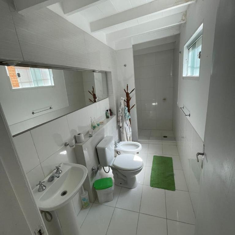 Casa con amplio patio y piscina - Vacation Home - 11
