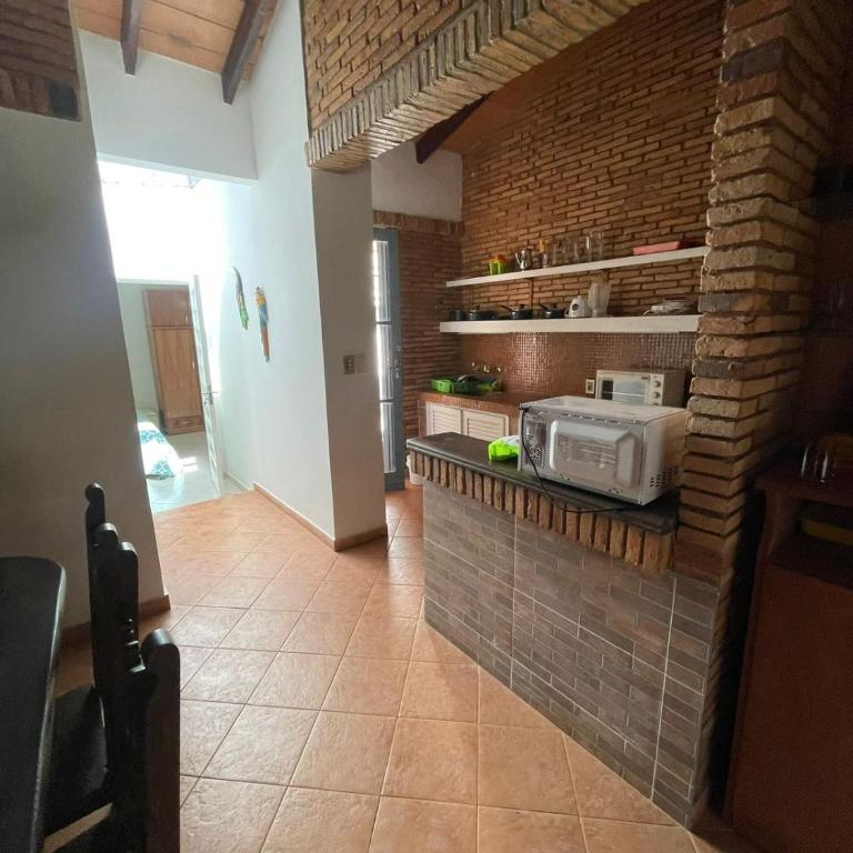 Casa con amplio patio y piscina - Vacation Home - 13
