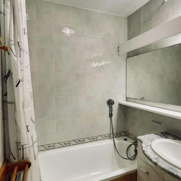 Appartement authentique 2 Étoiles aux Menuires avec wifi - FR-1-852-5 - Apartment - 5