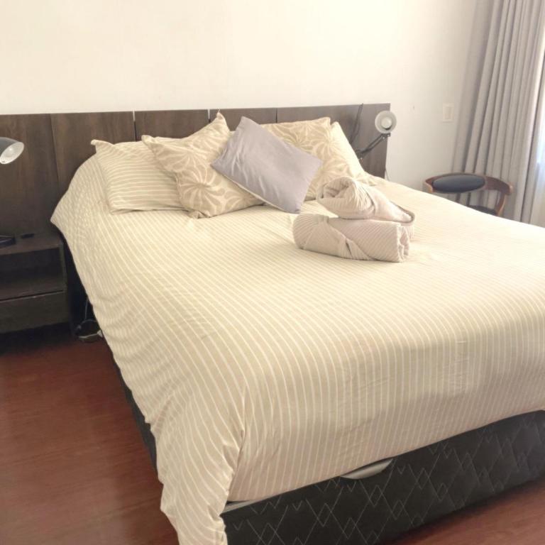 Remodelado a pasos de todo en El Golf MUT Costanera Center - Apartment - 3