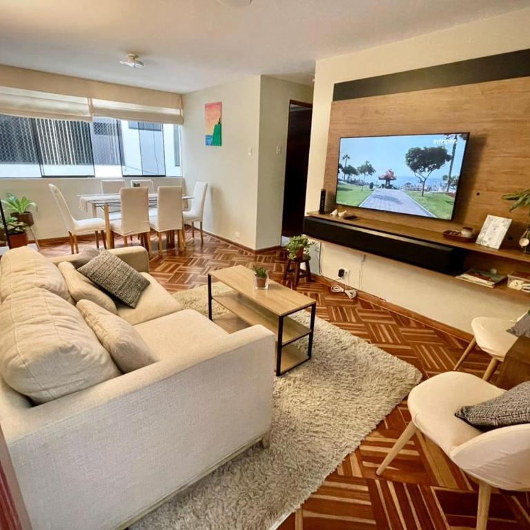 Close to the beach, Big beds, Malecon Miraflores - Two-Room Apartment - 1