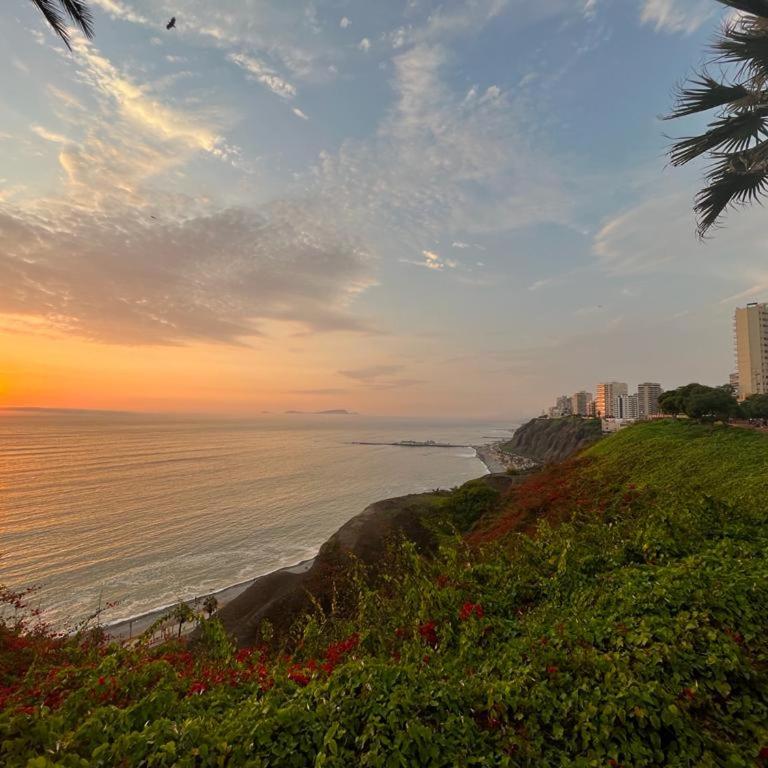 Close to the beach, Big beds, Malecon Miraflores - Two-Room Apartment - 11