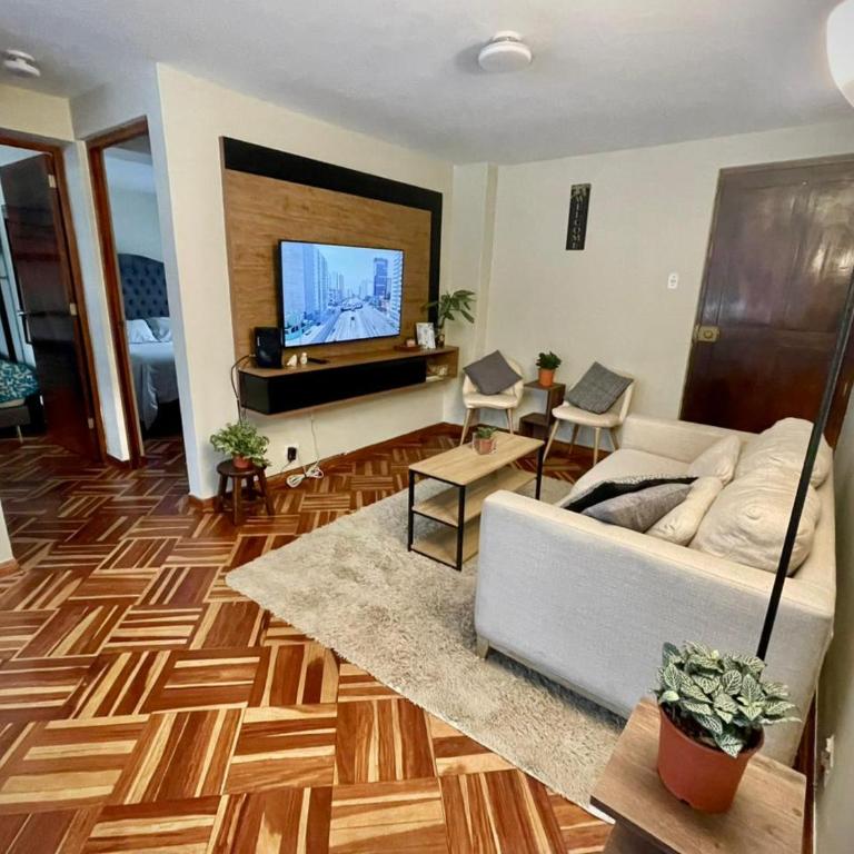 Close to the beach, Big beds, Malecon Miraflores - Two-Room Apartment - 12