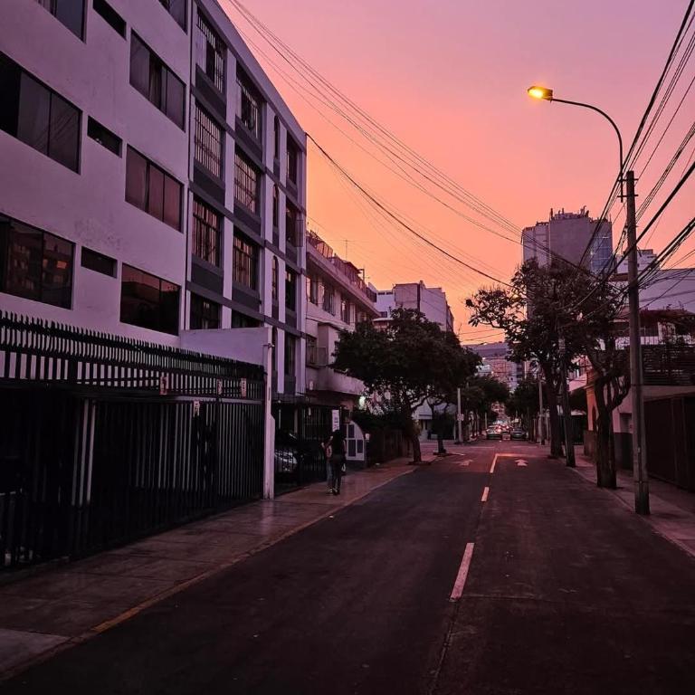 Close to the beach, Big beds, Malecon Miraflores - Two-Room Apartment - 14