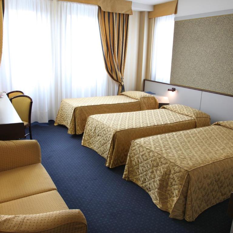 Hotel Maxim - Camera Tripla Classic - 3