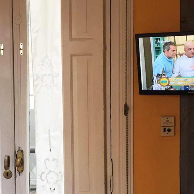 LGY Bed & Breakfast ONLY MEN - Double Room with Private Bathroom - 9