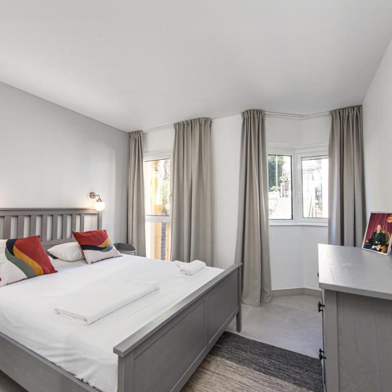 Hypercentre - Spacieux et intimiste - Parking - EG - Two-Bedroom Apartment - 3