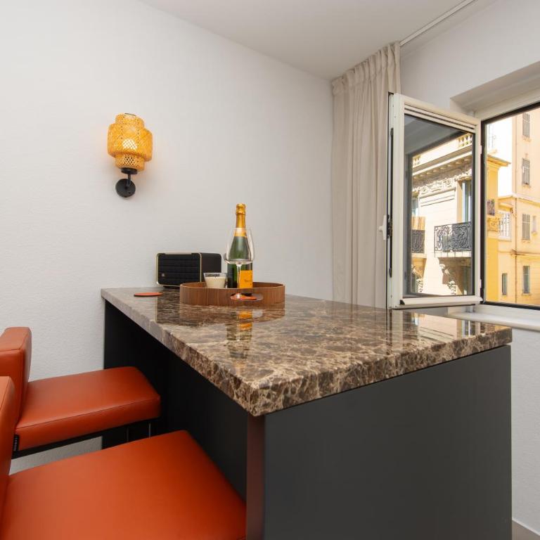 Hypercentre - Spacieux et intimiste - Parking - EG - Two-Bedroom Apartment - 12