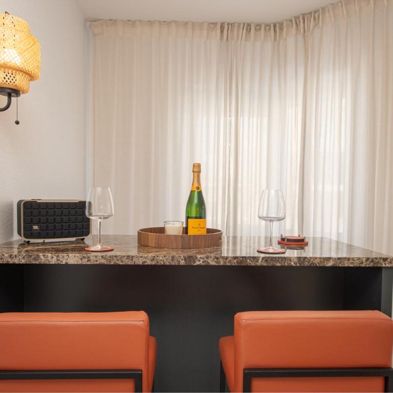 Hypercentre - Spacieux et intimiste - Parking - EG - Two-Bedroom Apartment - 13