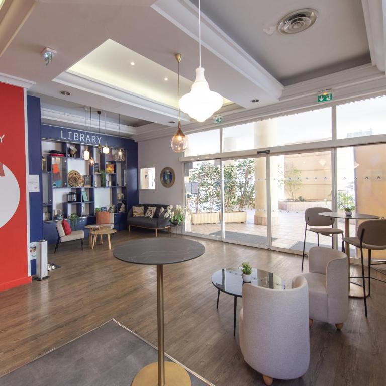 Hypercentre - Spacieux et intimiste - Parking - EG - Two-Bedroom Apartment - 24