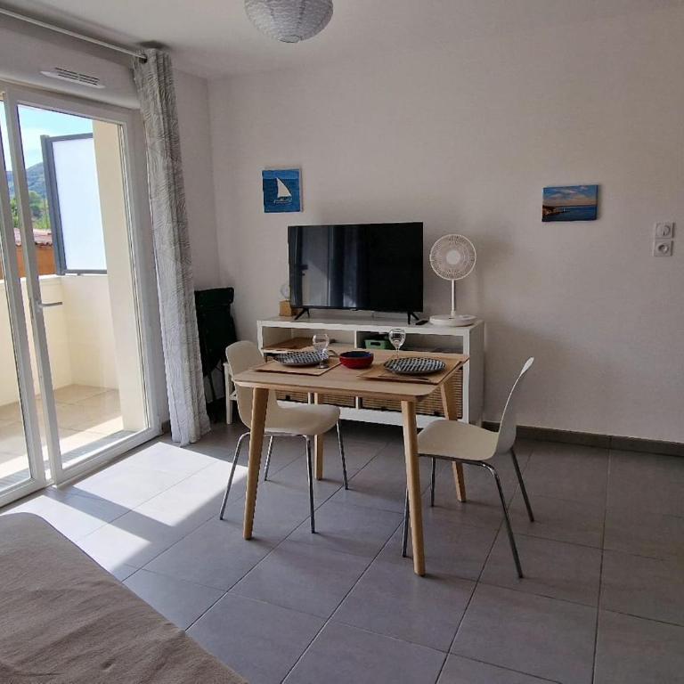 Studio calme avec terrasse et parking à 5 min de la plage - Studio - 13