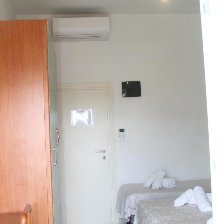 Hotel Diamante COLAZIONE XL PARCHEGGIO GRATIS A 5 CHILOMETRI DA RIMINI FIERA - Camera Tripla con Balcone - 3
