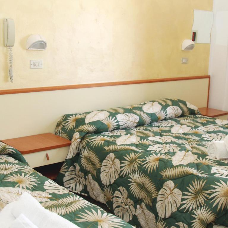 Hotel Diamante COLAZIONE XL PARCHEGGIO GRATIS A 5 CHILOMETRI DA RIMINI FIERA - Camera Tripla con Balcone - 4