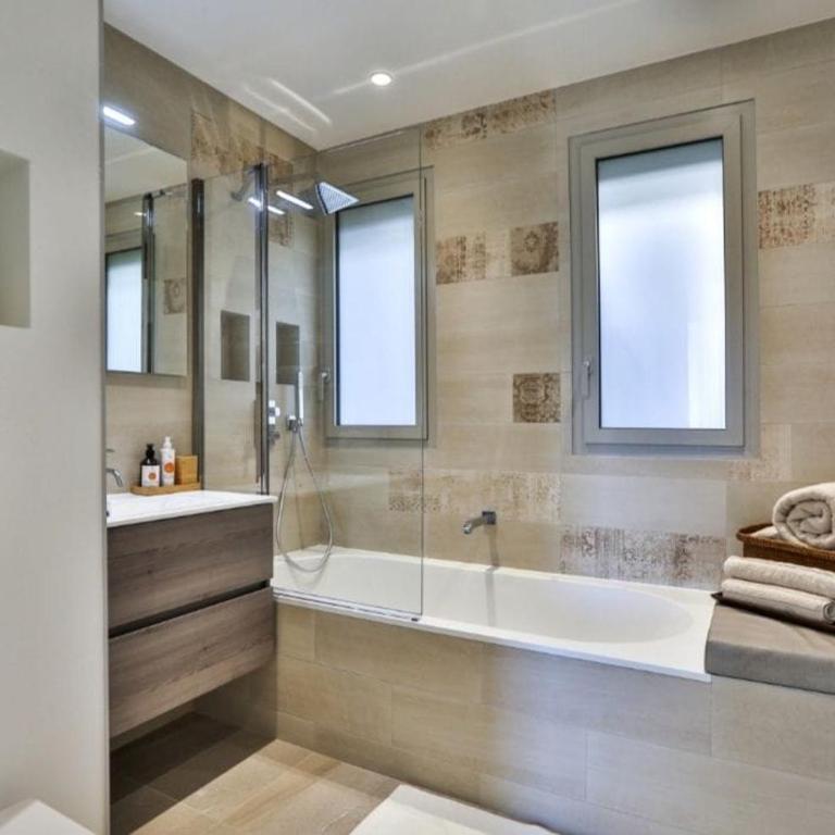 Le 120 m2 - luxe, piscine, terrasse et garage - Appartement 3 Chambres avec Vue - 13