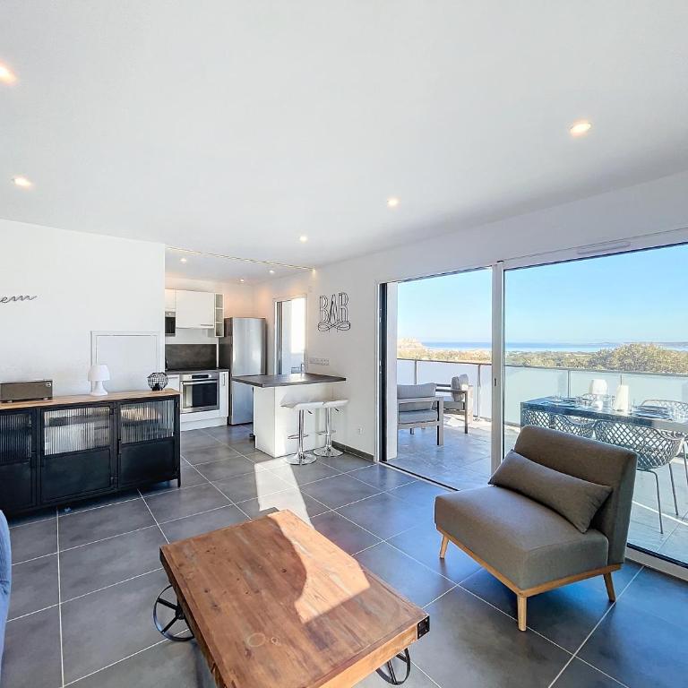 Magnifique T2 vue sur la baie de Calvi - One-Bedroom Apartment with Sea View and Terrace - 3