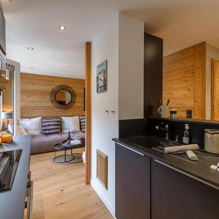 Les Balcons des Aravis - Prestigieux appartement au coeur de La Clusaz - Three-Bedroom Apartment with Balcony - 9