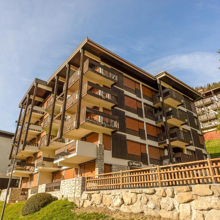 Les Balcons des Aravis - Prestigieux appartement au coeur de La Clusaz - Three-Bedroom Apartment with Balcony - 24