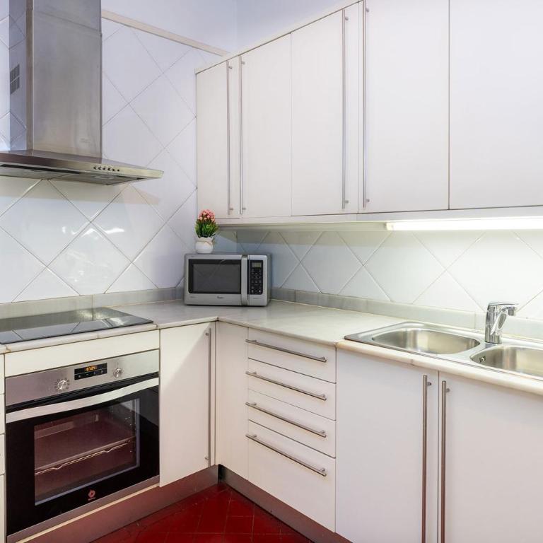 Luxury Business Apartment Gran Vía - 2 rooms - Romantic Eixample - 8min Passeig Gràcia - Two-Bedroom Apartment - 19