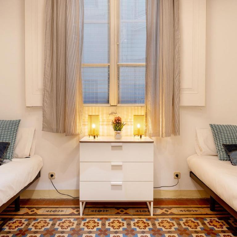 Luxury Business Apartment Gran Vía - 2 rooms - Romantic Eixample - 8min Passeig Gràcia - Two-Bedroom Apartment - 16