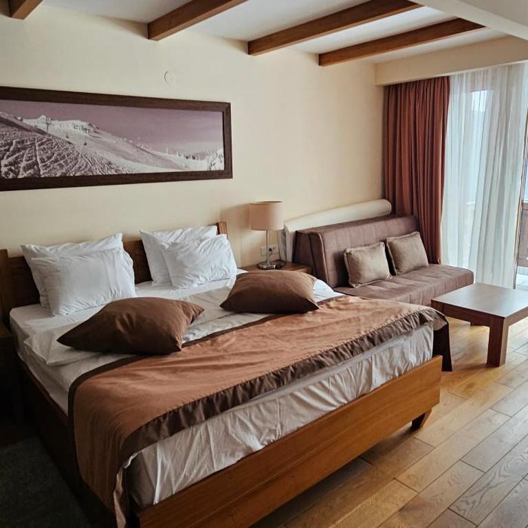 Vučko Private Apartment with balcony - Studio with Balcony - 12