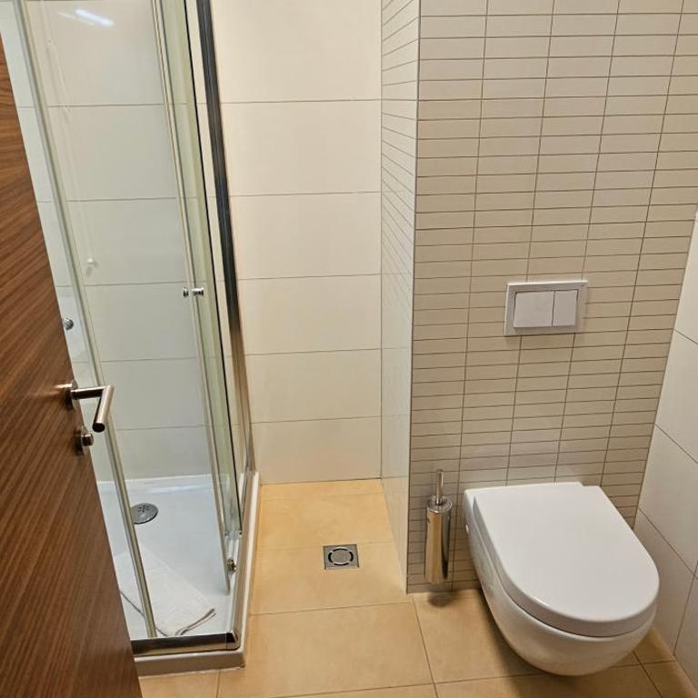 Vučko Private Apartment with balcony - Studio with Balcony - 10