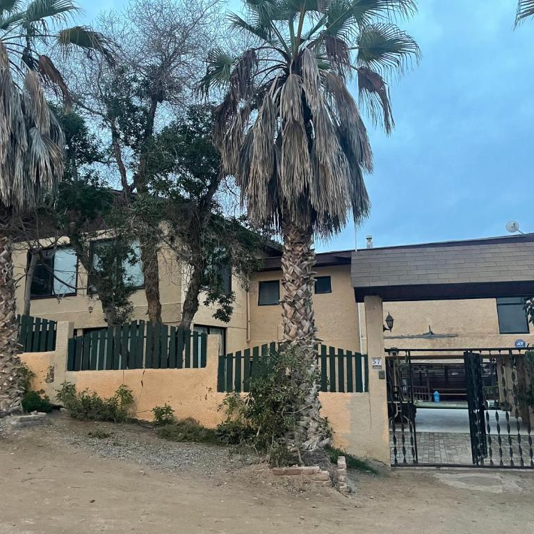 Casa en la playa con piscina - Five-Bedroom House - 1