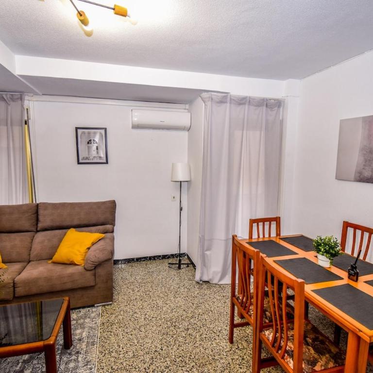 Piso cerca del castillo - Apartamento de 2 dormitorios con balcón - 2