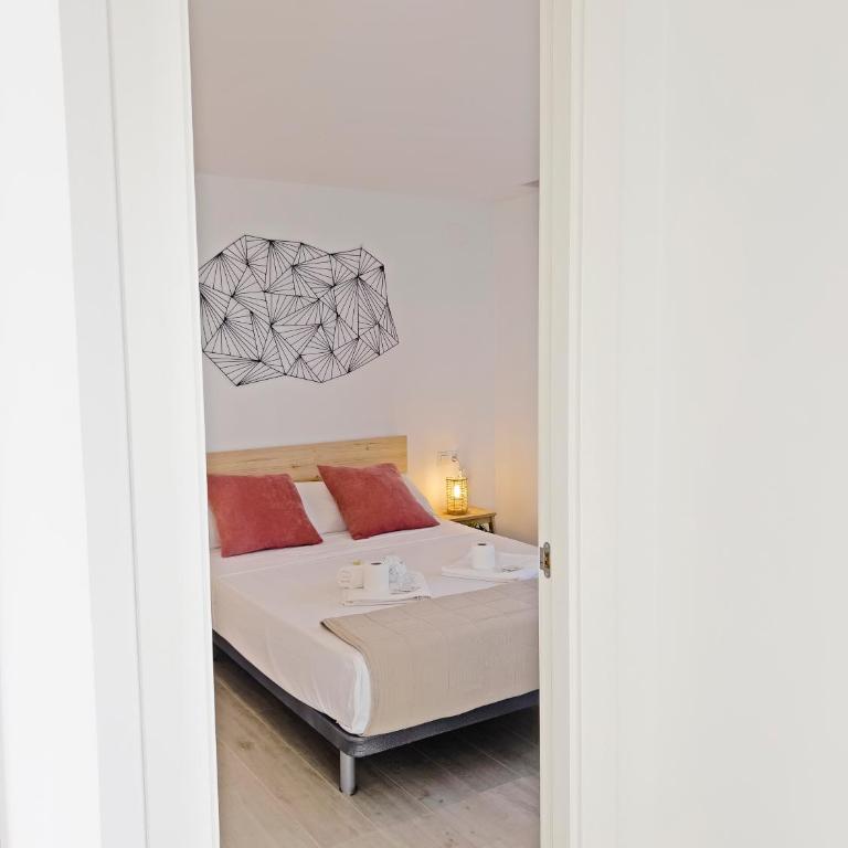 Loft Deluxe, Luminoso, Parking y Piscina - A 100 m del Mar AC - Three-Bedroom Apartment - 10