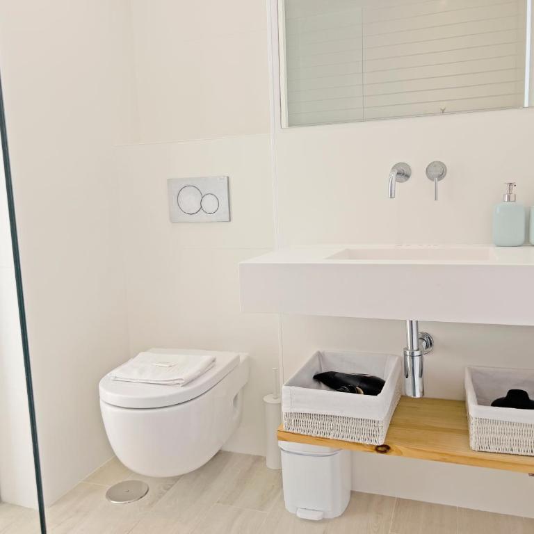 Loft Deluxe, Luminoso, Parking y Piscina - A 100 m del Mar AC - Three-Bedroom Apartment - 14