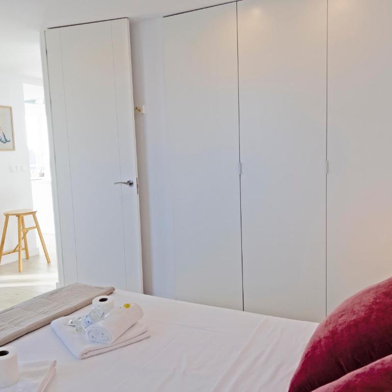 Loft Deluxe, Luminoso, Parking y Piscina - A 100 m del Mar AC - Three-Bedroom Apartment - 12