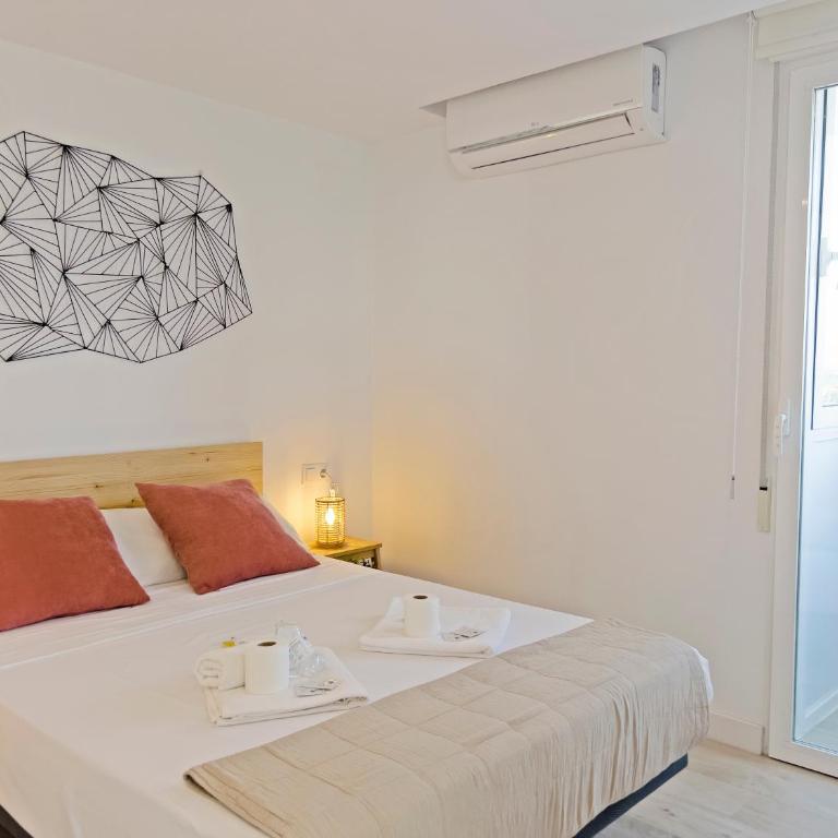 Loft Deluxe, Luminoso, Parking y Piscina - A 100 m del Mar AC - Three-Bedroom Apartment - 11