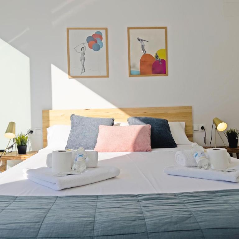 Loft Deluxe, Luminoso, Parking y Piscina - A 100 m del Mar AC - Three-Bedroom Apartment - 6