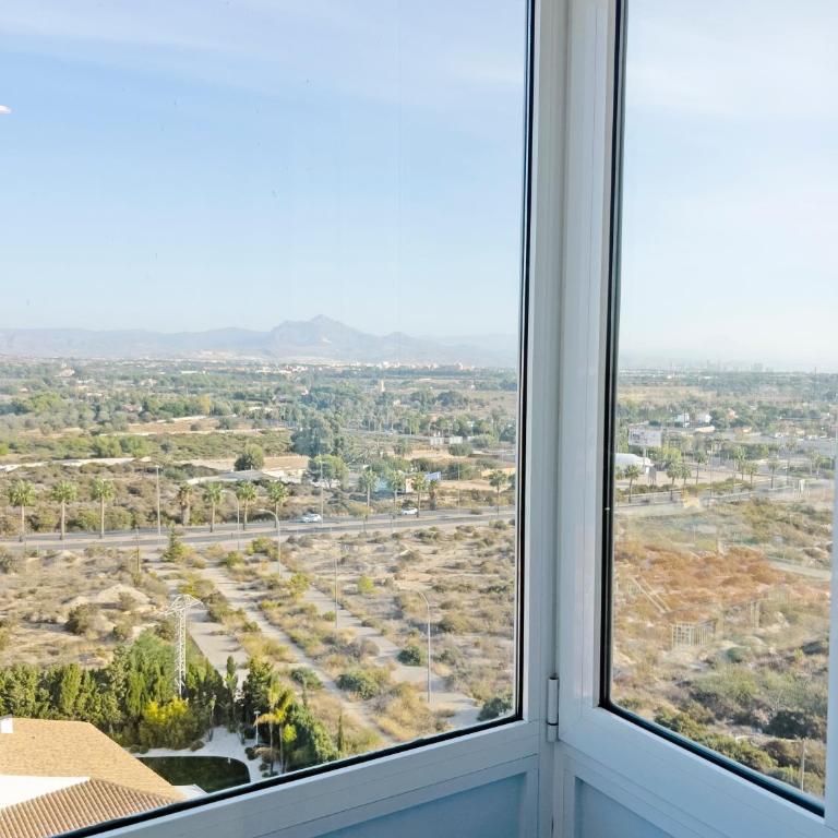 Loft Deluxe, Luminoso, Parking y Piscina - A 100 m del Mar AC - Three-Bedroom Apartment - 87