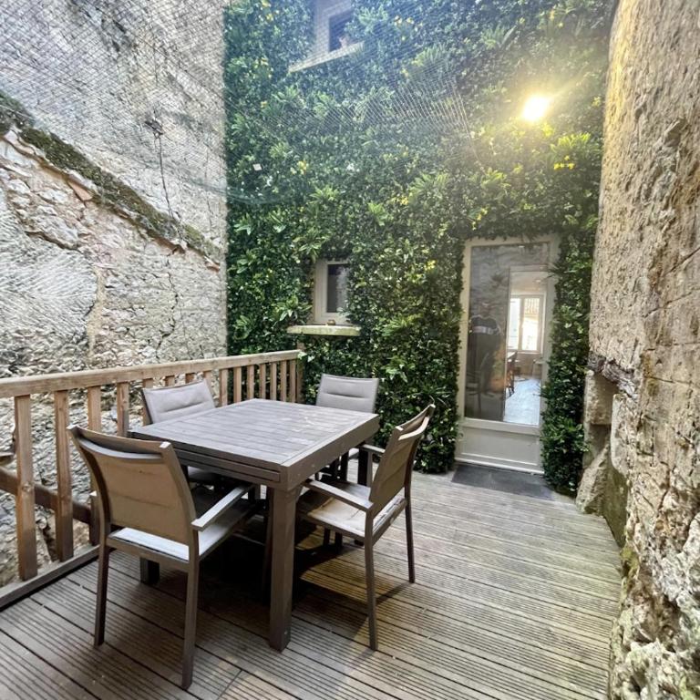 Les Appartements du Pont Joubert - Appartement 2 Chambres avec Terrasse - 35