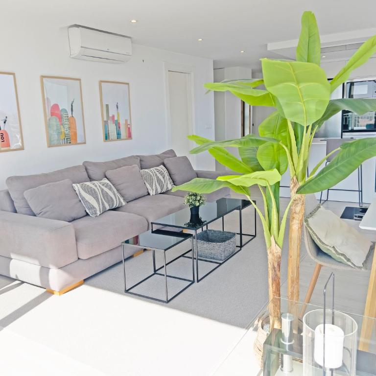 Loft Deluxe, Luminoso, Parking y Piscina - A 100 m del Mar AC - Three-Bedroom Apartment - 18