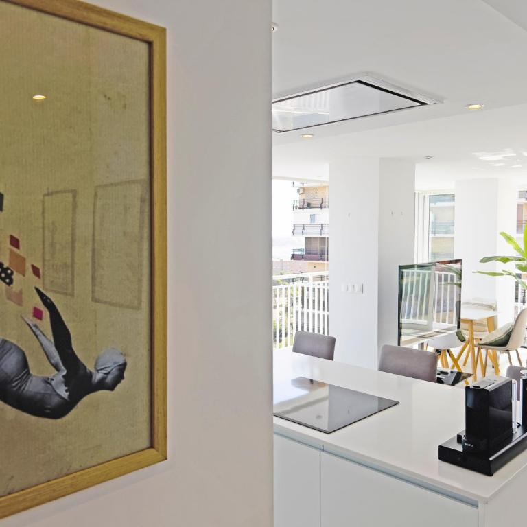 Loft Deluxe, Luminoso, Parking y Piscina - A 100 m del Mar AC - Three-Bedroom Apartment - 23