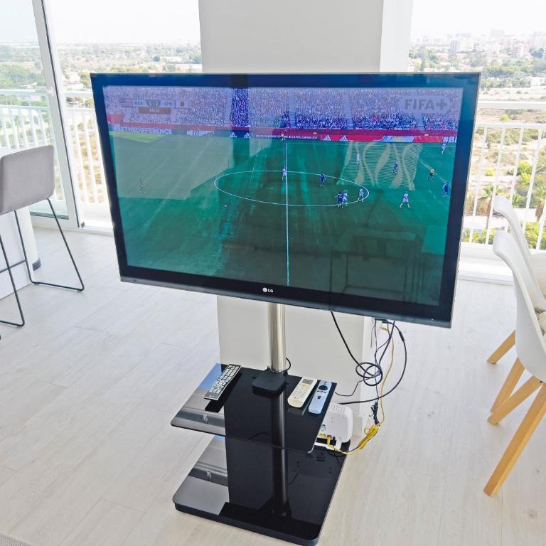 Loft Deluxe, Luminoso, Parking y Piscina - A 100 m del Mar AC - Three-Bedroom Apartment - 98
