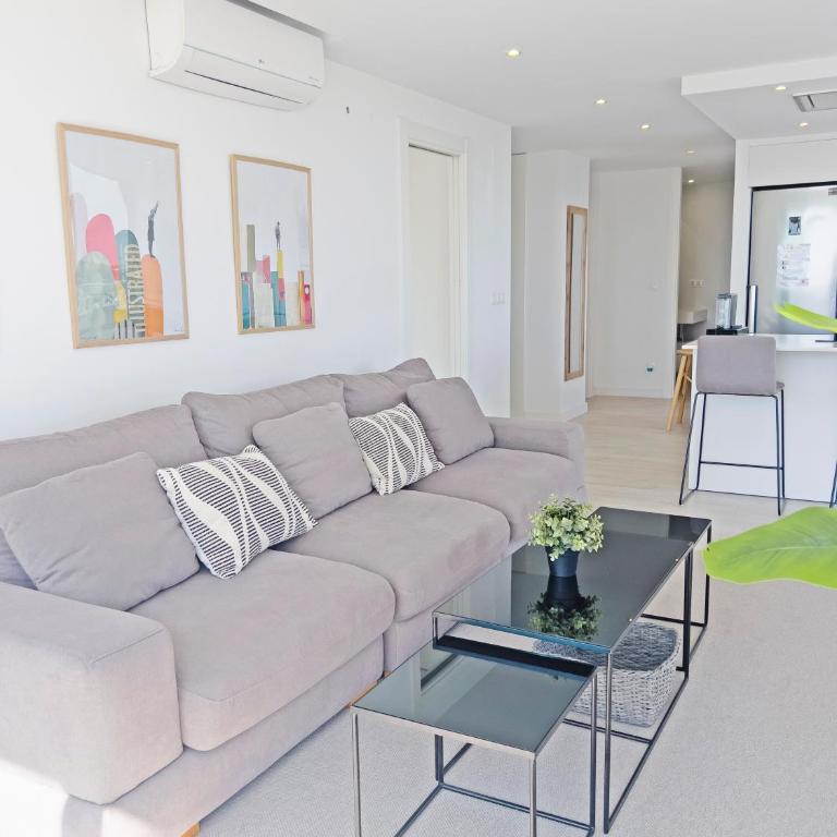 Loft Deluxe, Luminoso, Parking y Piscina - A 100 m del Mar AC - Three-Bedroom Apartment - 39